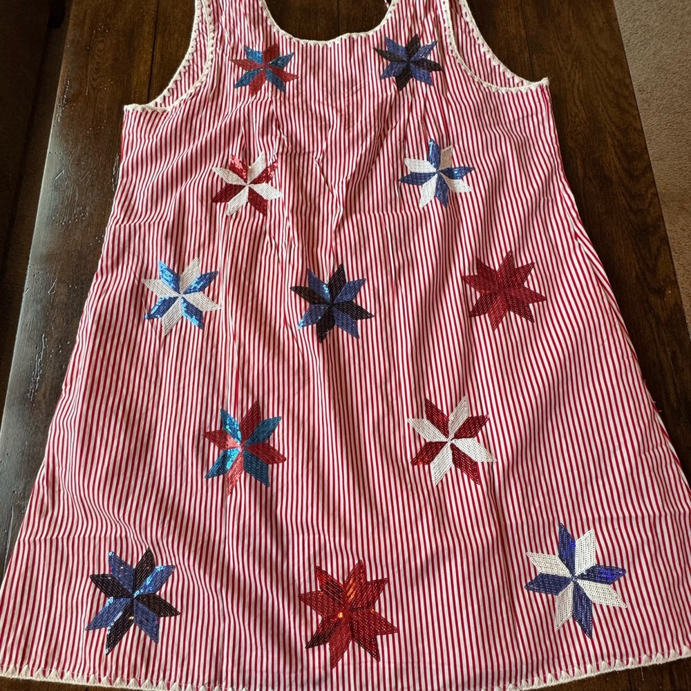 Queen of sparkles pin wheel dress. XL